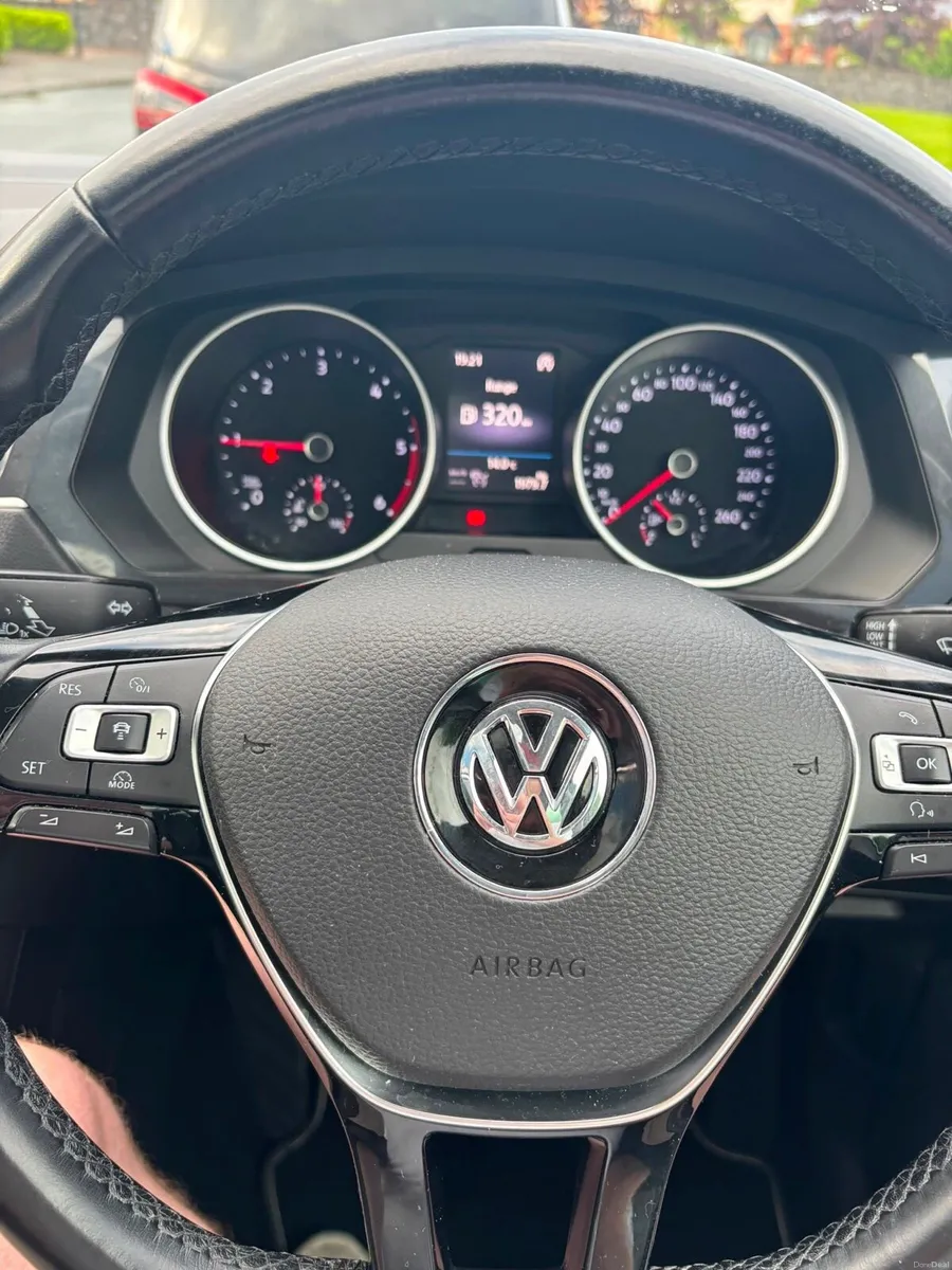 VW Tiguan 2.0 TDi Pan roof - Image 3