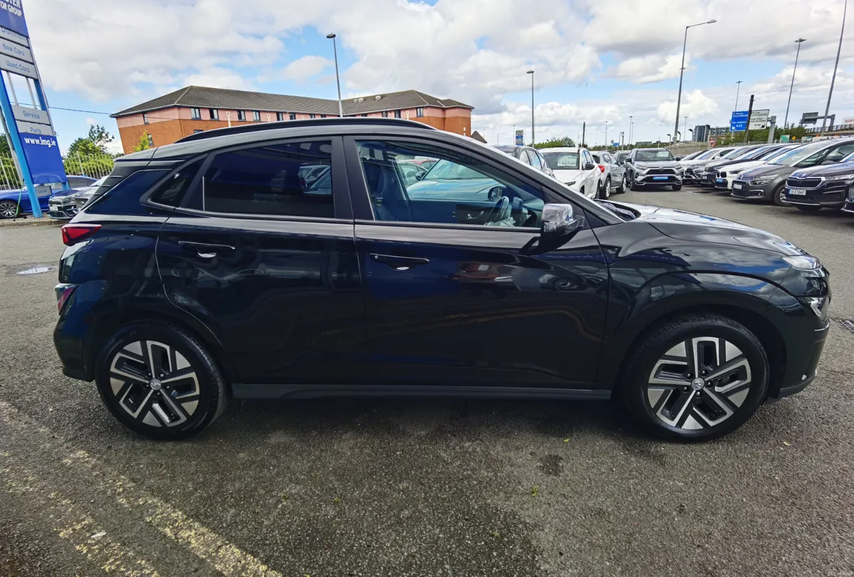 HYUNDAI KONA 64KWH EV PREMIUM - Image 4