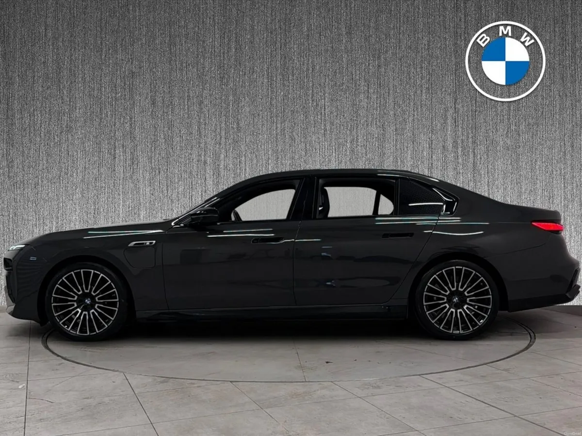 BMW 7-Series M760e xDrive - Image 3