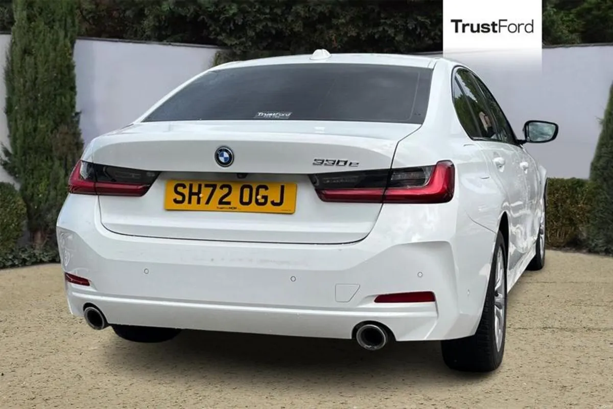 BMW 3-Series Sport - Image 4
