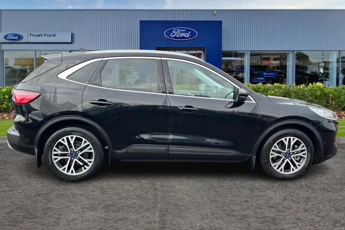 Ford Kuga Titanium First Edition - Image 3