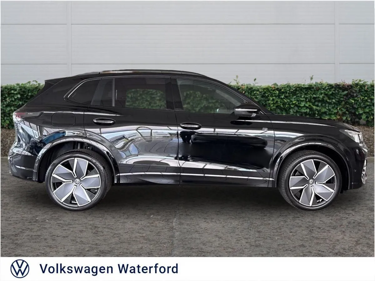 Volkswagen Tiguan R-Line 75 1.5PHEV *BLACK PACK* - Image 4