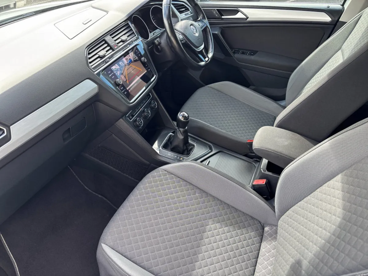 Volkswagen Tiguan CL 2.0 TDI 115HP MANUAL 6SPEED F - Image 3