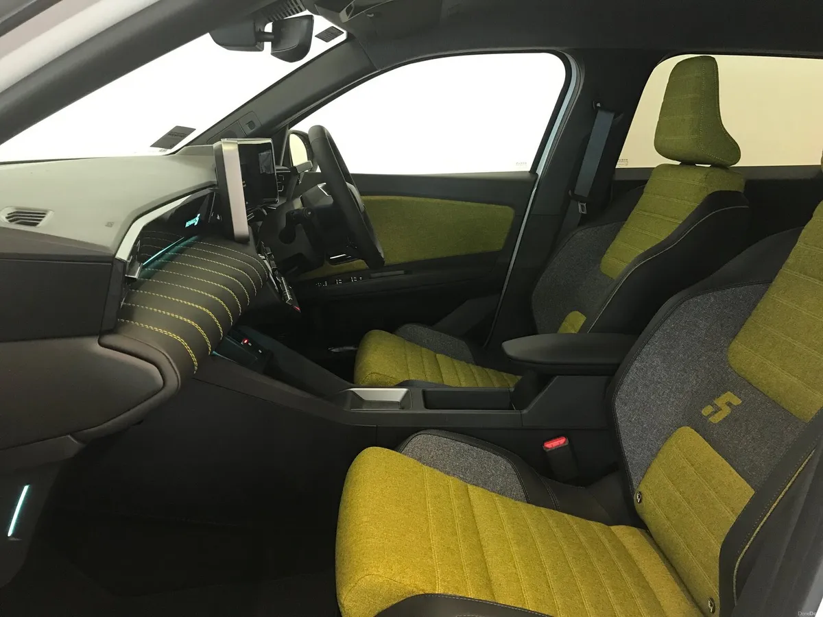 Renault 5 Iconic 52Kwh - Image 3
