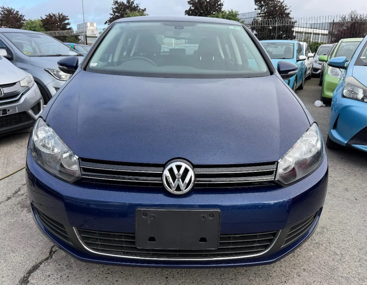 Volkswagen Golf 2013 Automatic/ only 20,952 km. - Image 3