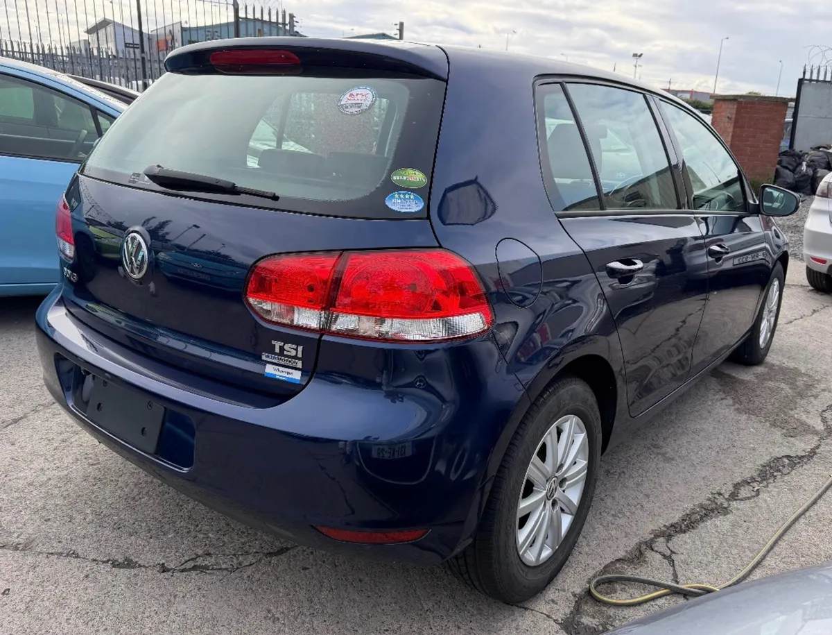 Volkswagen Golf 2013 Automatic/ only 20,952 km. - Image 4