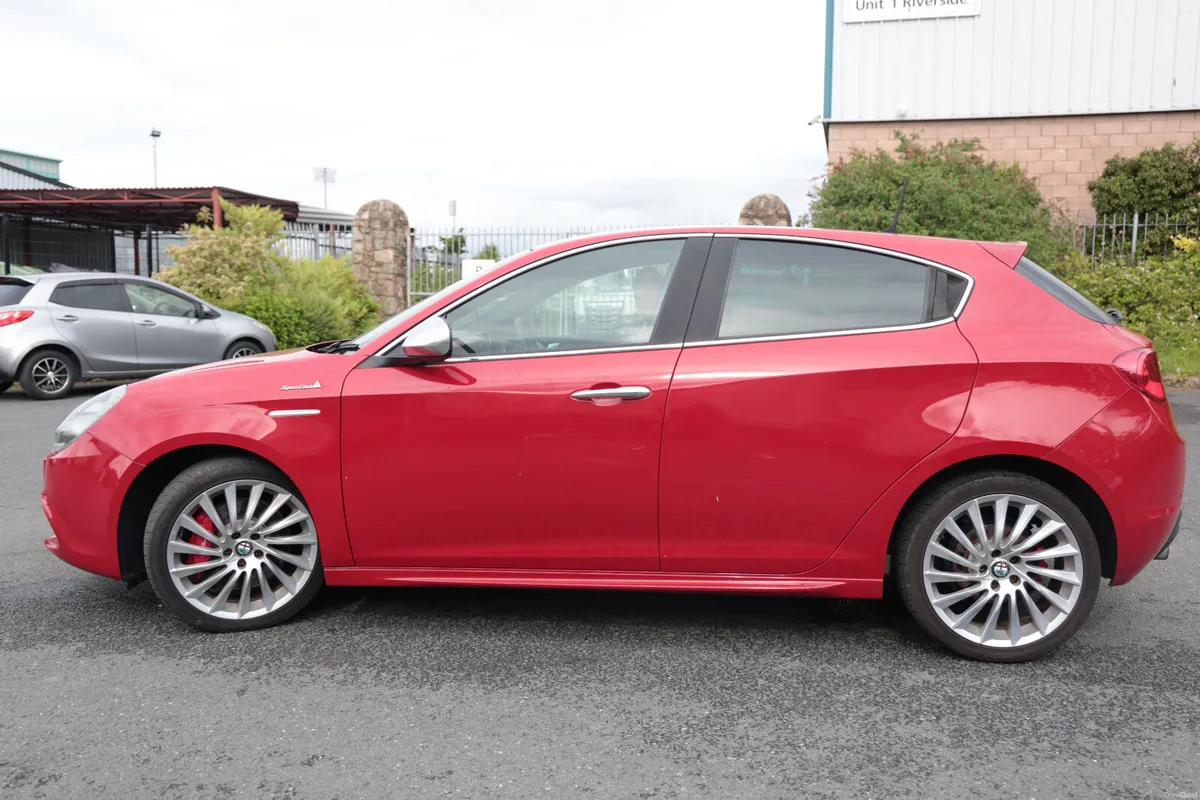 ALFA ROMEO GIULIETTA 2016 RED - Image 3