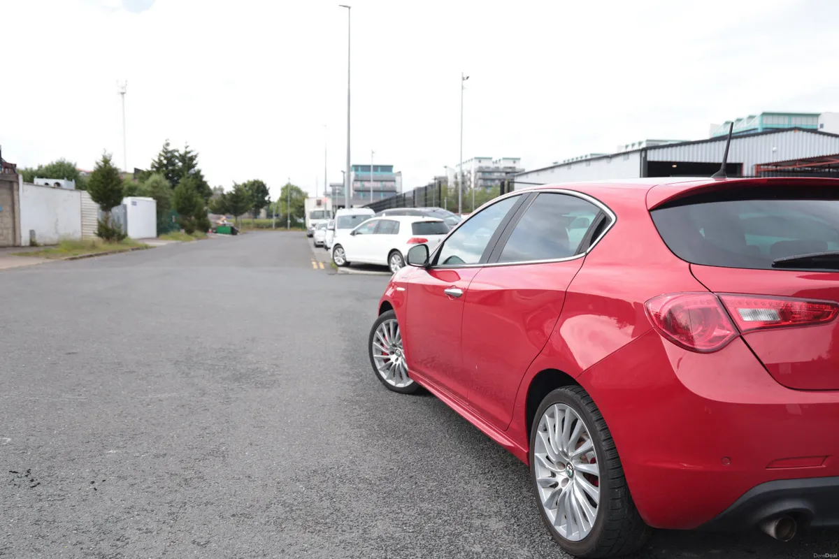 ALFA ROMEO GIULIETTA 2016 RED - Image 4