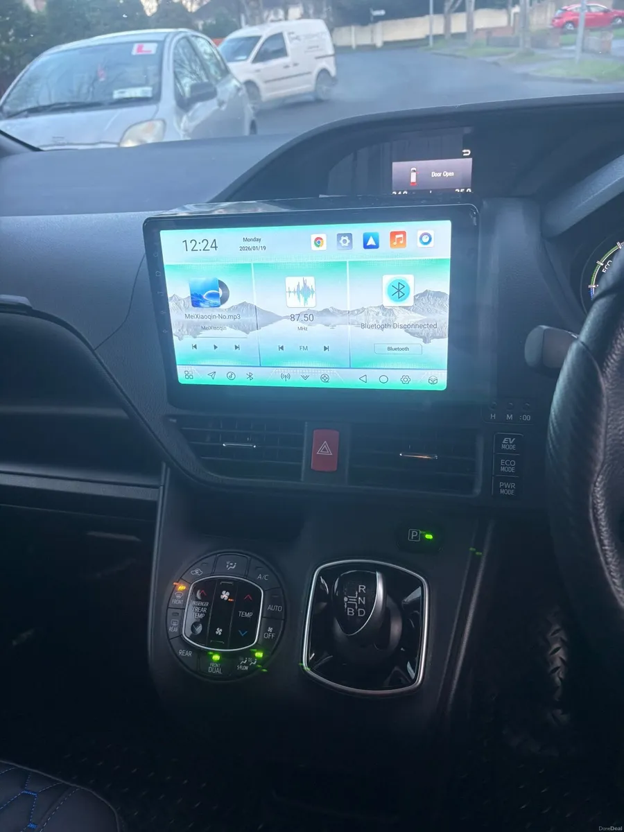 Toyota Voxy 2020 - Image 2