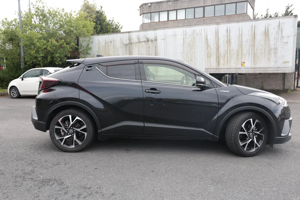 TOYOTA C-HR 2018 Black HYBRID - Image 3