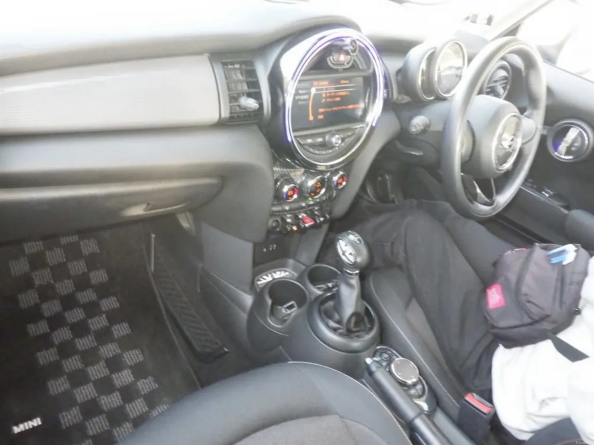 MINI COOPER 1.5D AUTO 2018 - Image 4