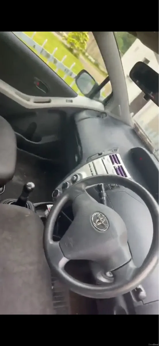 Toyota Yaris - Image 2