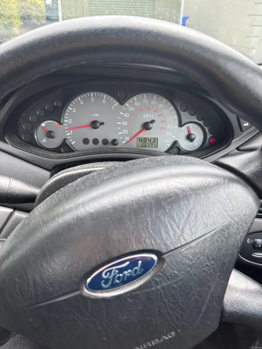 Ford Focus 2003 - Image 2