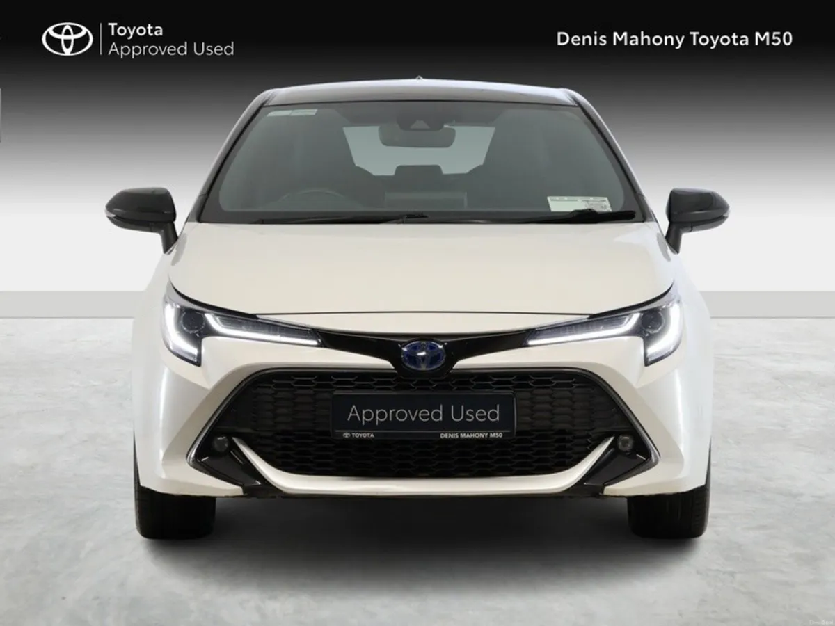 Toyota Corolla Luna Sport Hatchback Hybrid - Image 5