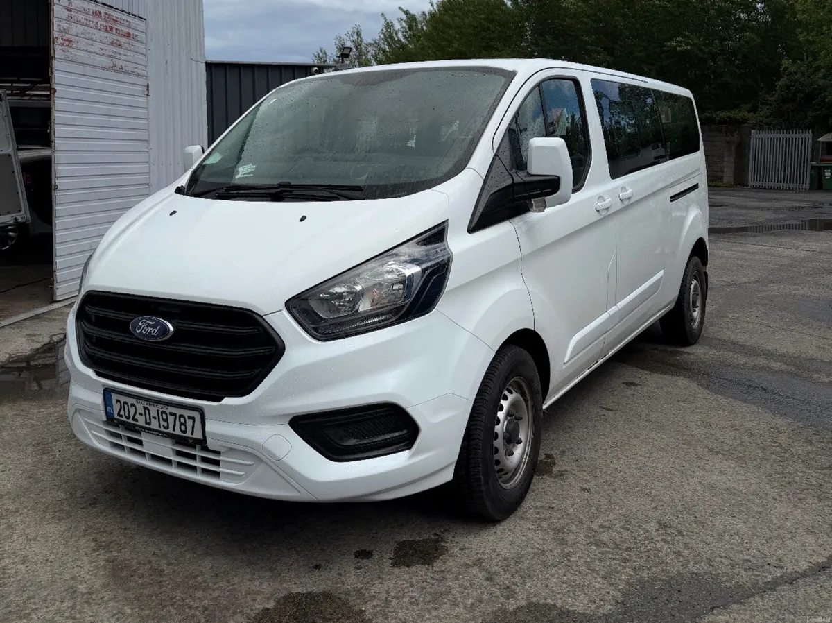 202 Ford Transit Minibus 9 Seater