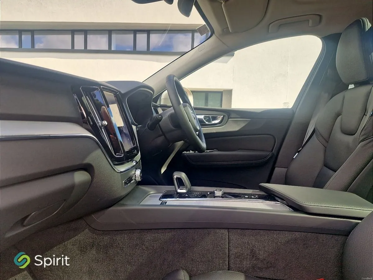 Volvo XC60 T6  Plug In Hybrid, AWD, Plus (Bright T - Image 4