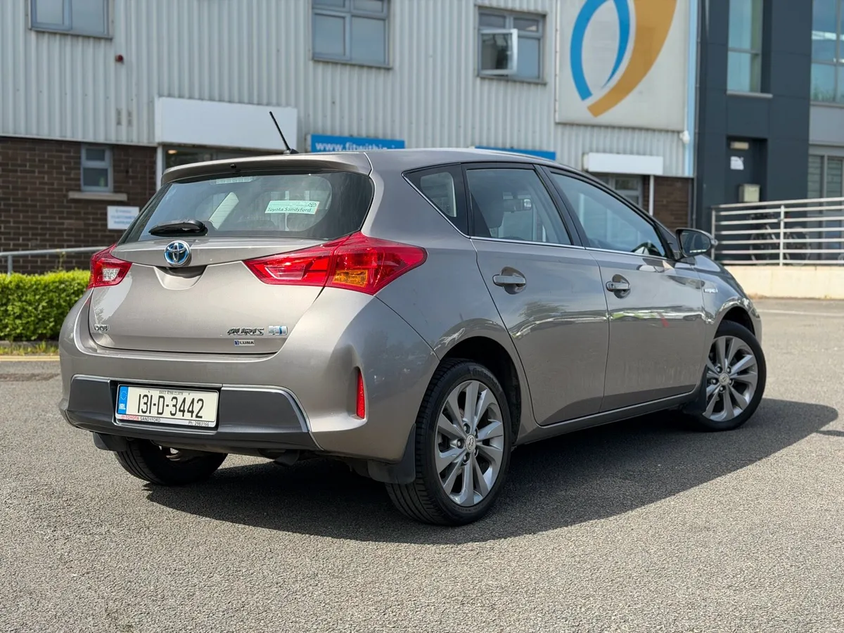 Toyota Auris 1.8 Hybrid Full Service History - Image 4