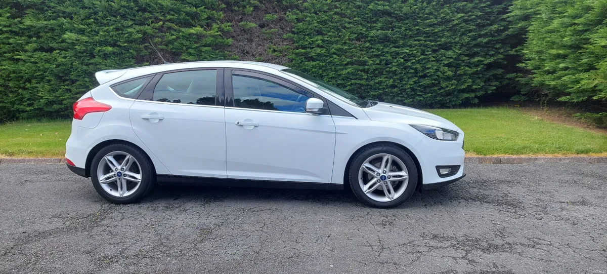 Ford Focus 2017 - Image 2