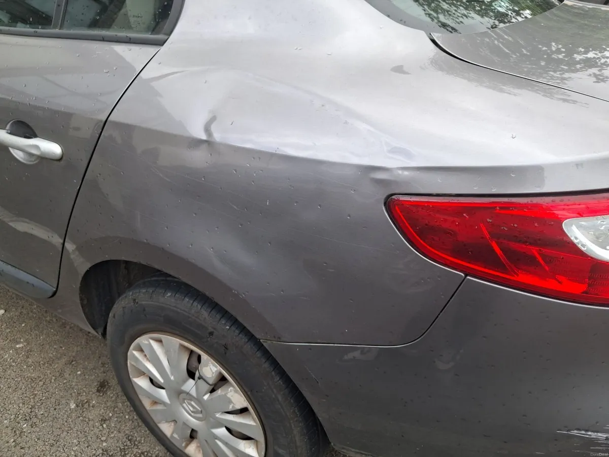 Renault Fluence 2011 - Image 2