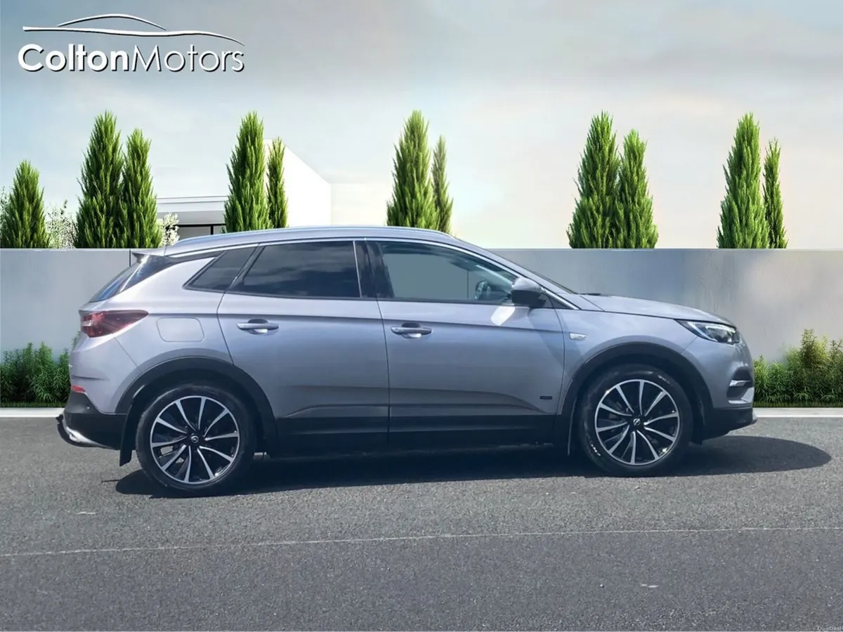 Opel Grandland X 1.6 Petrol/Electric FWD 225 PS PH - Image 4