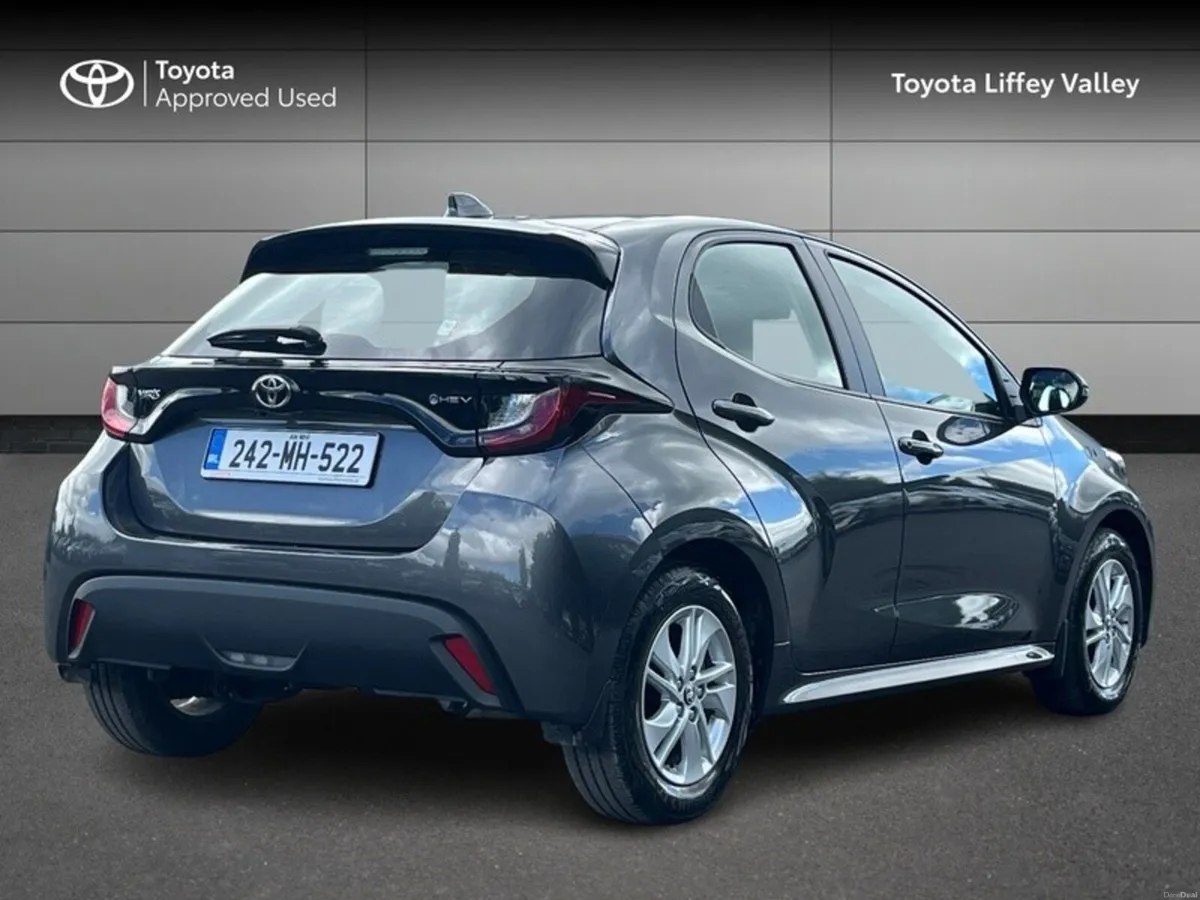 Toyota Yaris YARIS HYBRID LUNA - Image 2