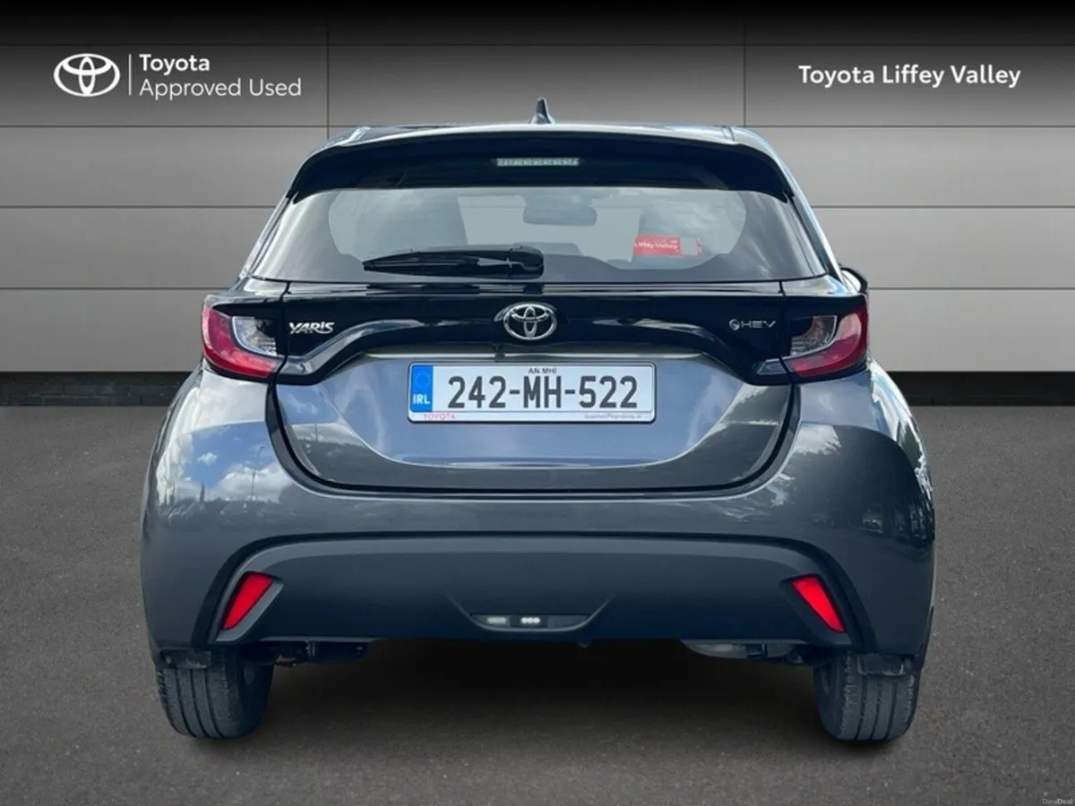 Toyota Yaris YARIS HYBRID LUNA - Image 4