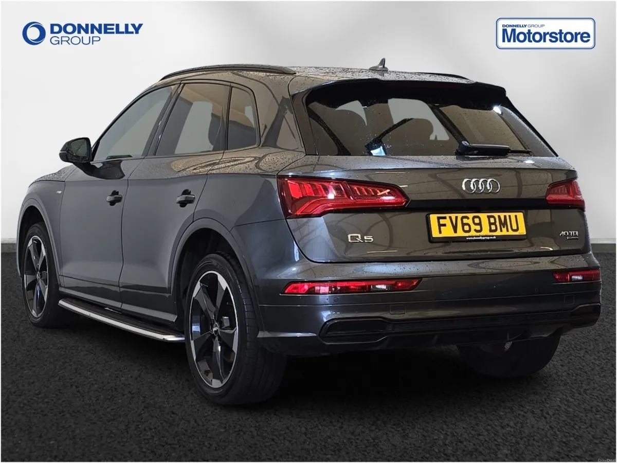 Audi Q5 Diesel Estate Black Edition - Image 2