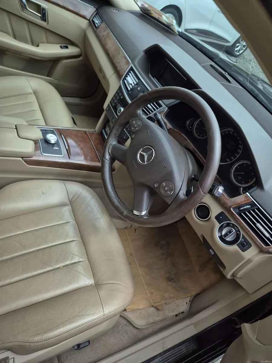 Mercedes-Benz E-Class 2013 - Image 2