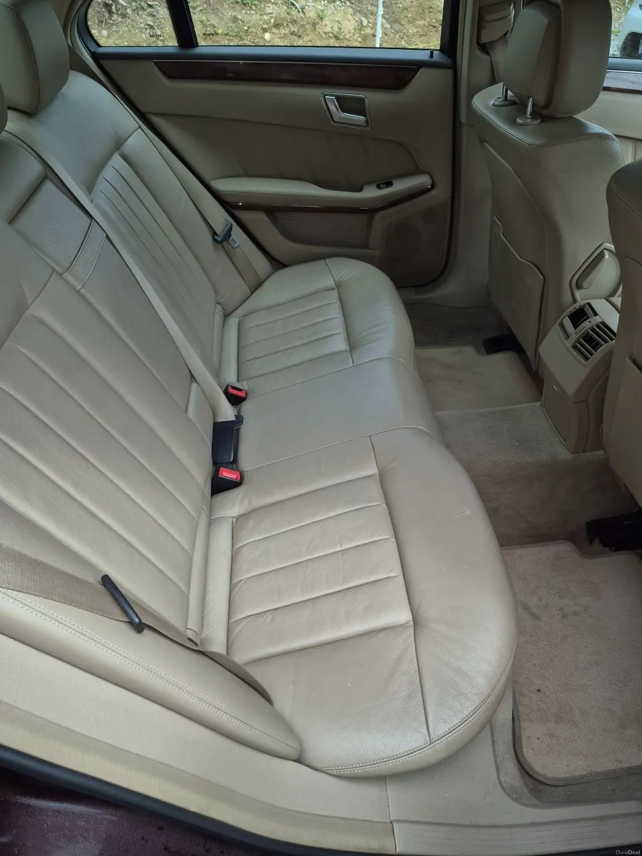 Mercedes-Benz E-Class 2013 - Image 6