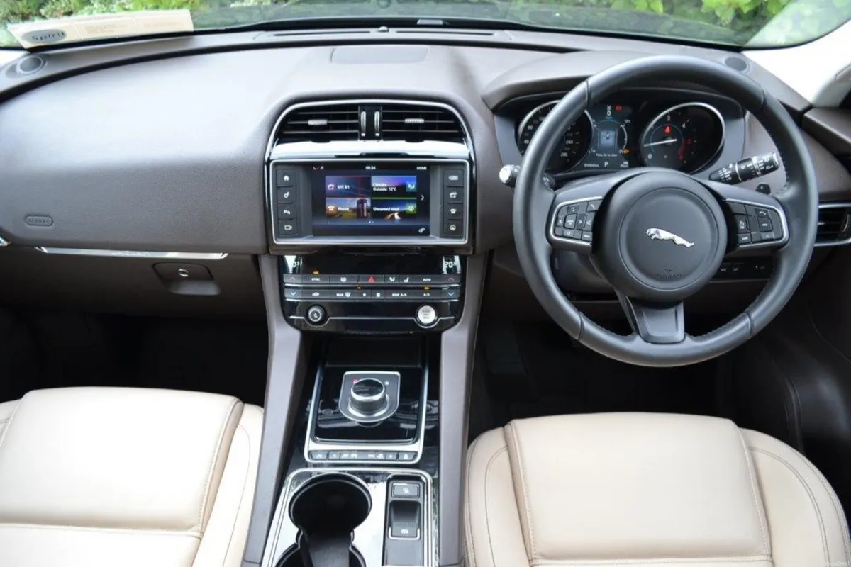 Jaguar F-Pace 2017 - Image 3