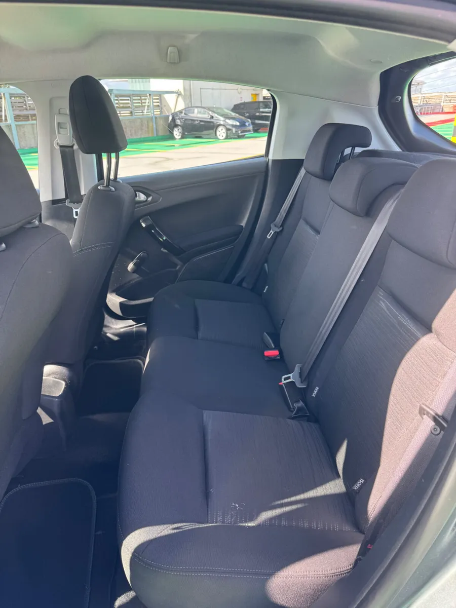 132 Peugeot 208 1.4d spotless car - Image 4