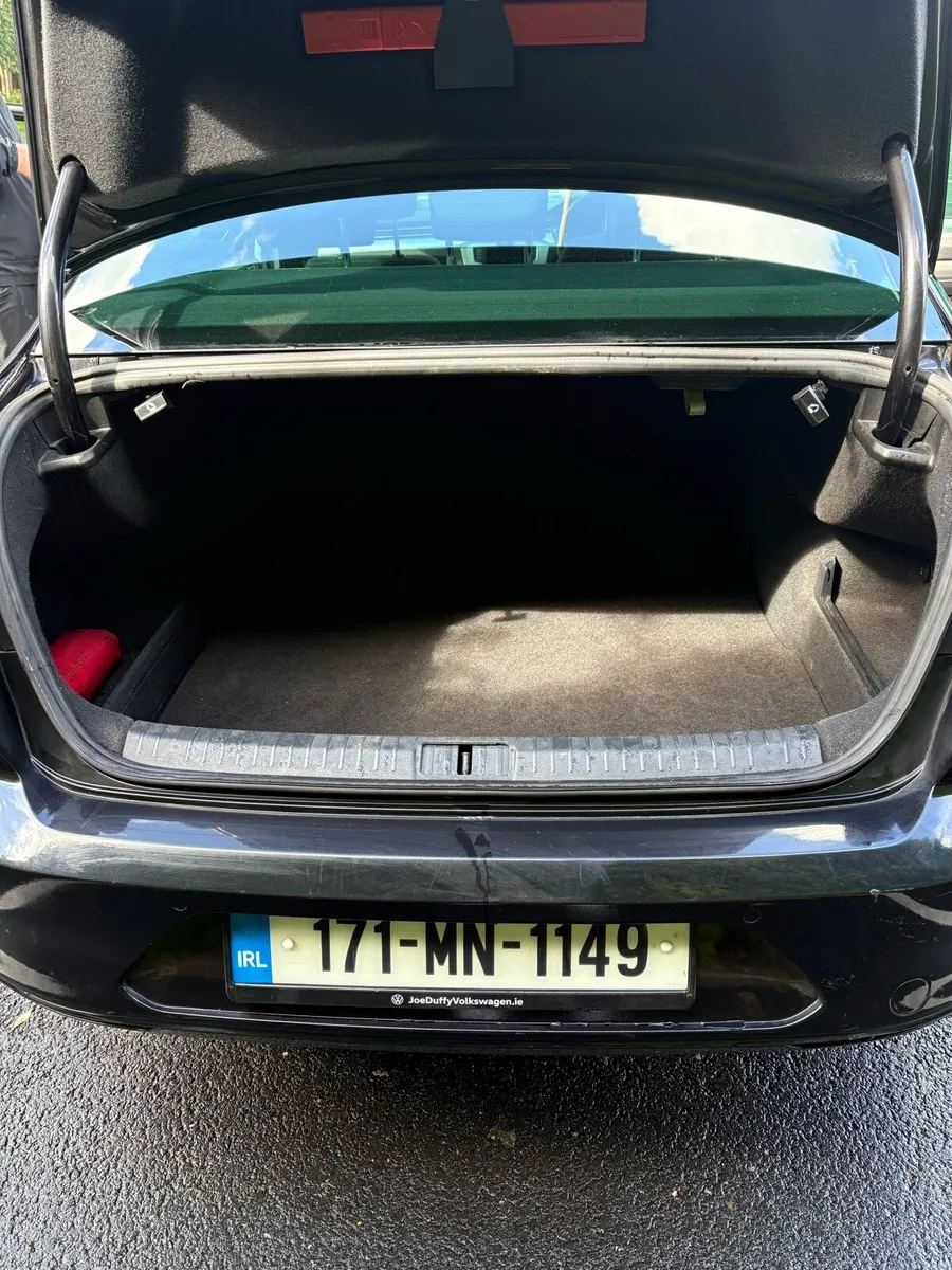 Volkswagen Passat 2.0 TDI SE BUSINESS BLUEMOTION - Image 4