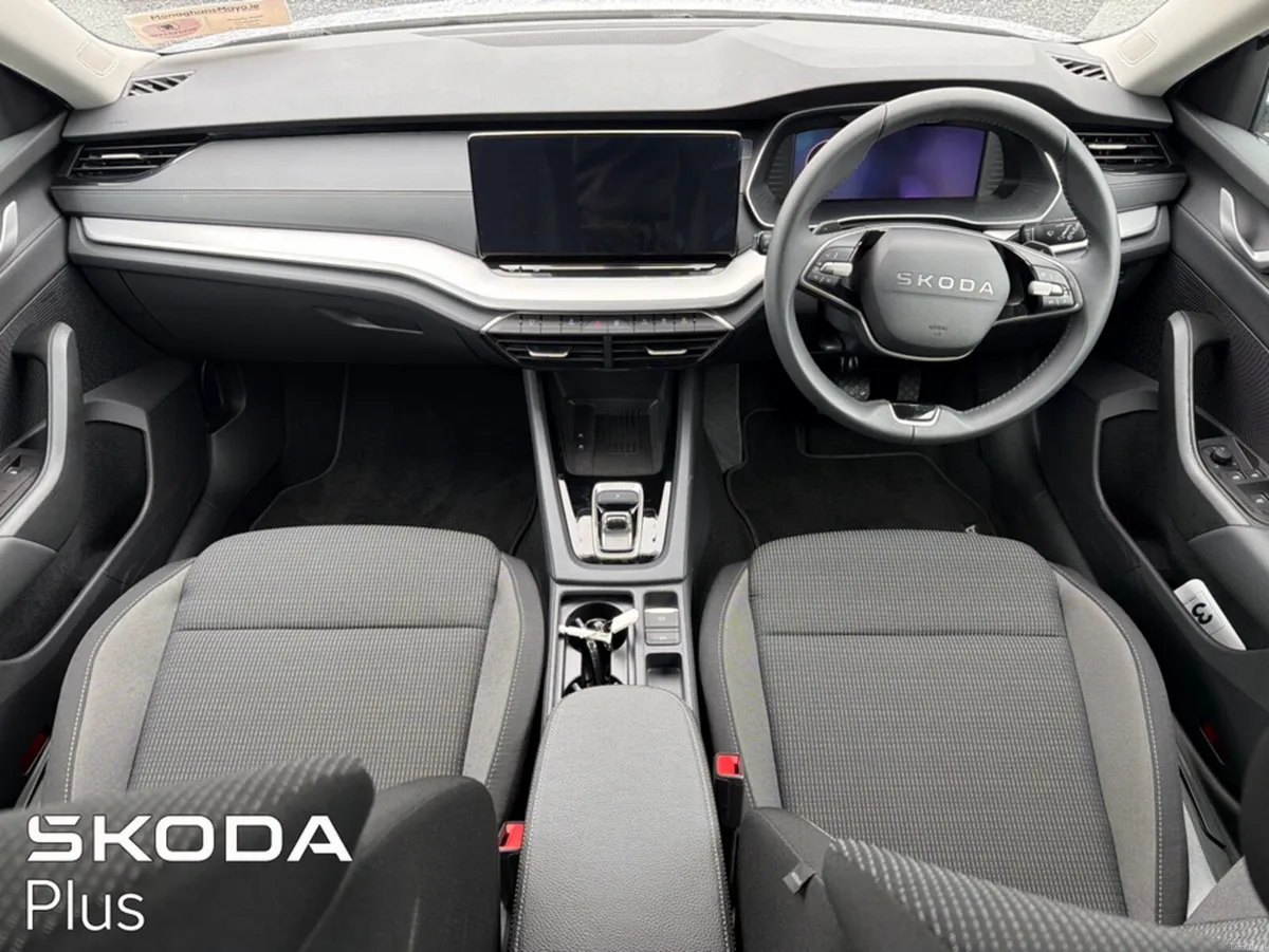Skoda Octavia SELECTION 1.5 TSI 115HP DSG 5DR - Image 2