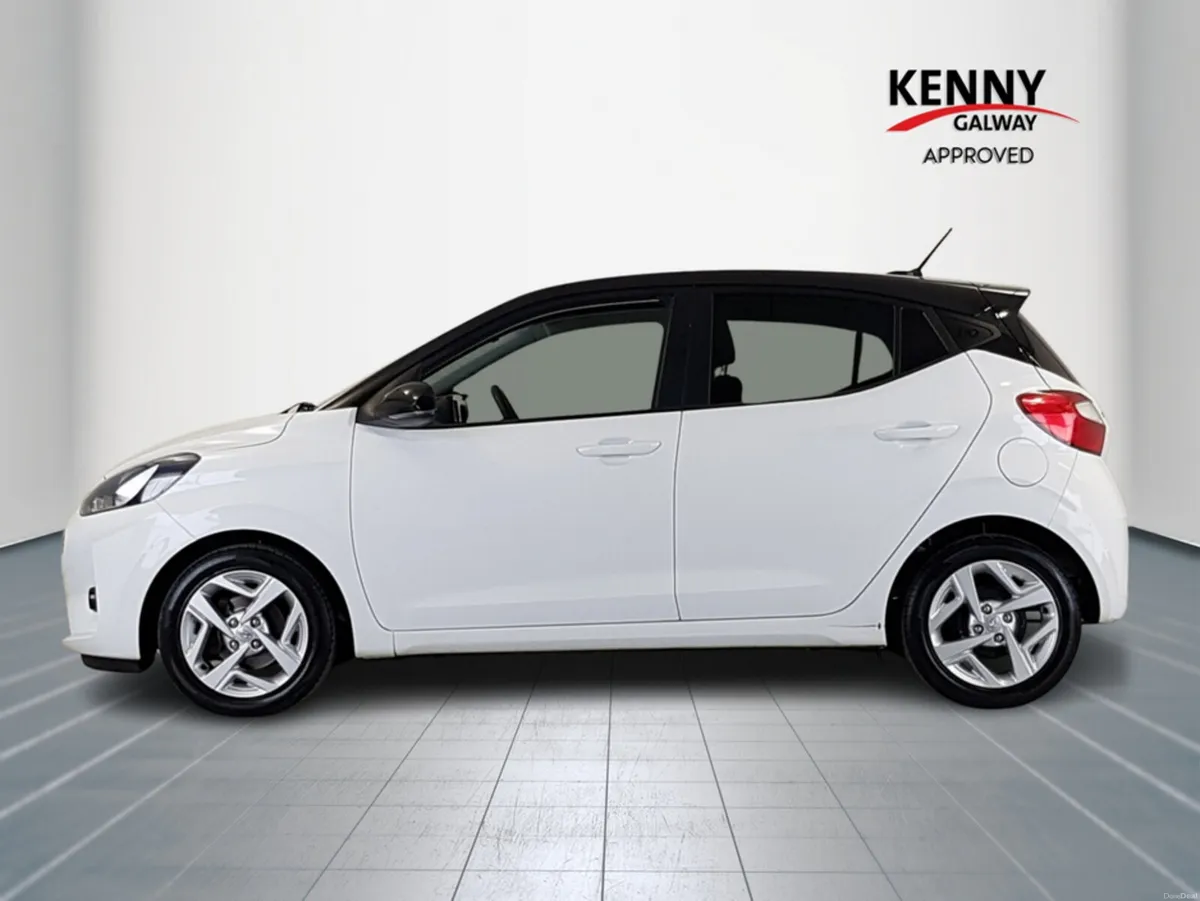 Hyundai i10 *Deposit Taken* DELUXE PLUS 2 TONE ROO - Image 4