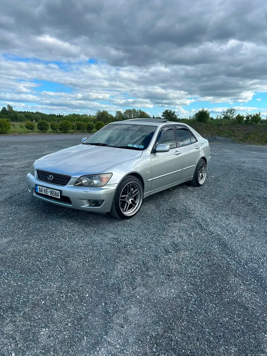 Lexus is200 - Image 4