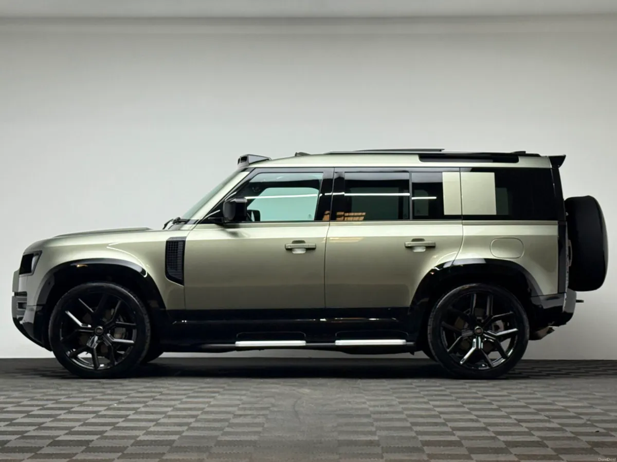 Land Rover Defender HSE X-DYNAMIC 2.0 PHEV *HUGE S - Image 4