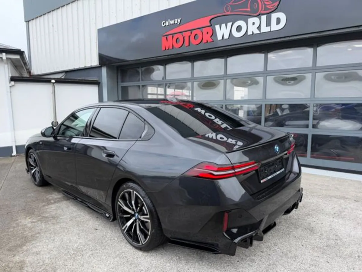 BMW 5-Series 530 E M SPORT PRO TECH PLUS - Image 4