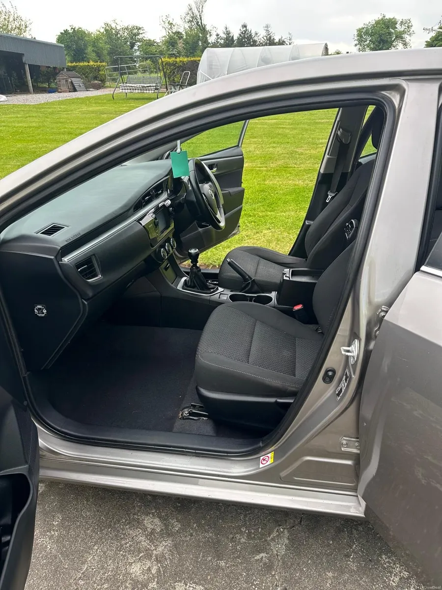 Toyota Corolla - Image 2