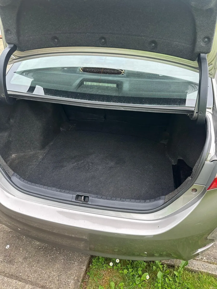 Toyota Corolla - Image 4