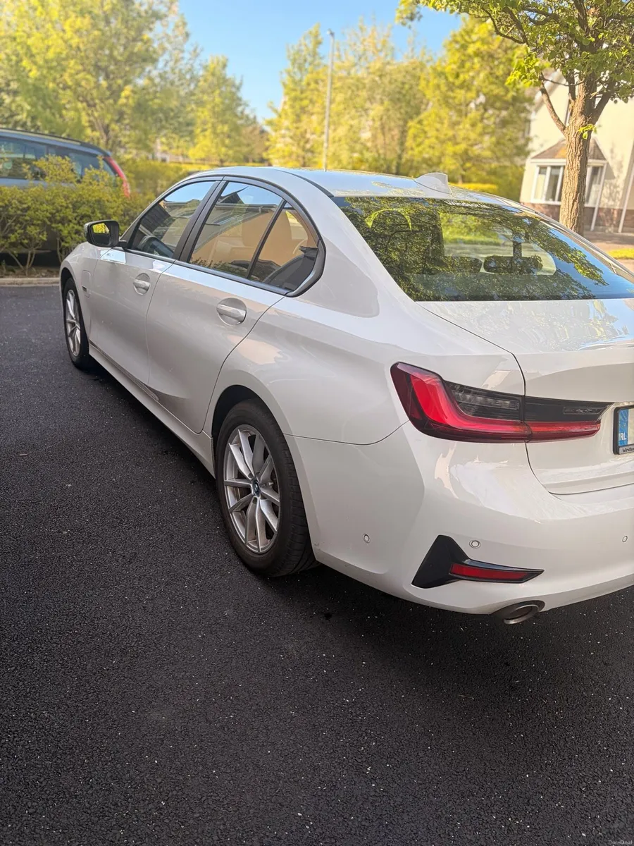 BMW 330e SE Sport Pro - Image 3