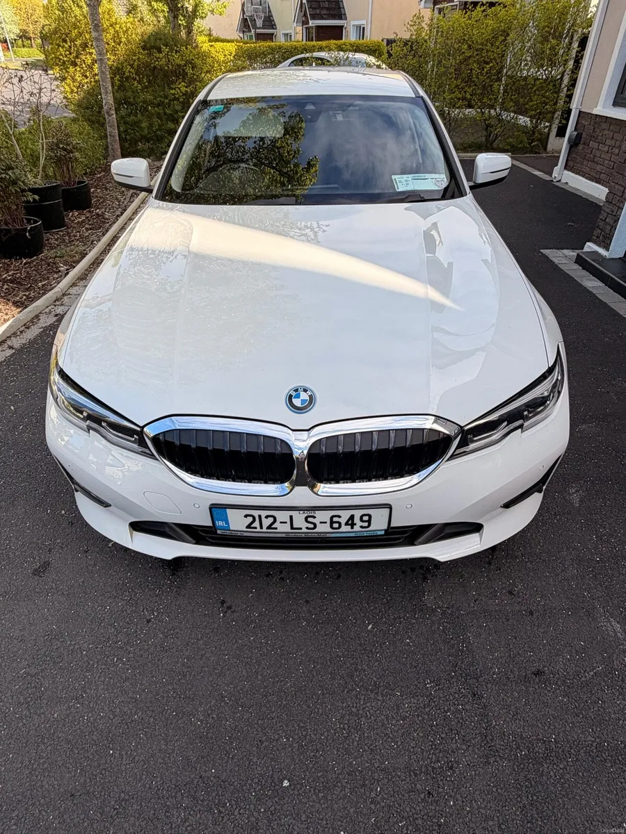 BMW 330e SE Sport Pro - Image 1