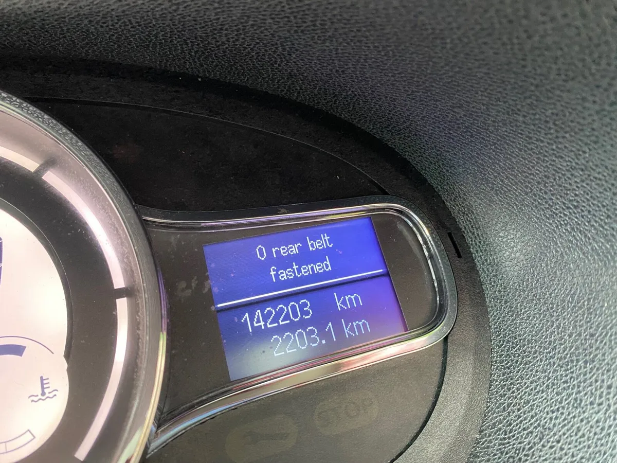 RENAULT MEGANE COUPÉ AS NEW 140 kms - Image 3