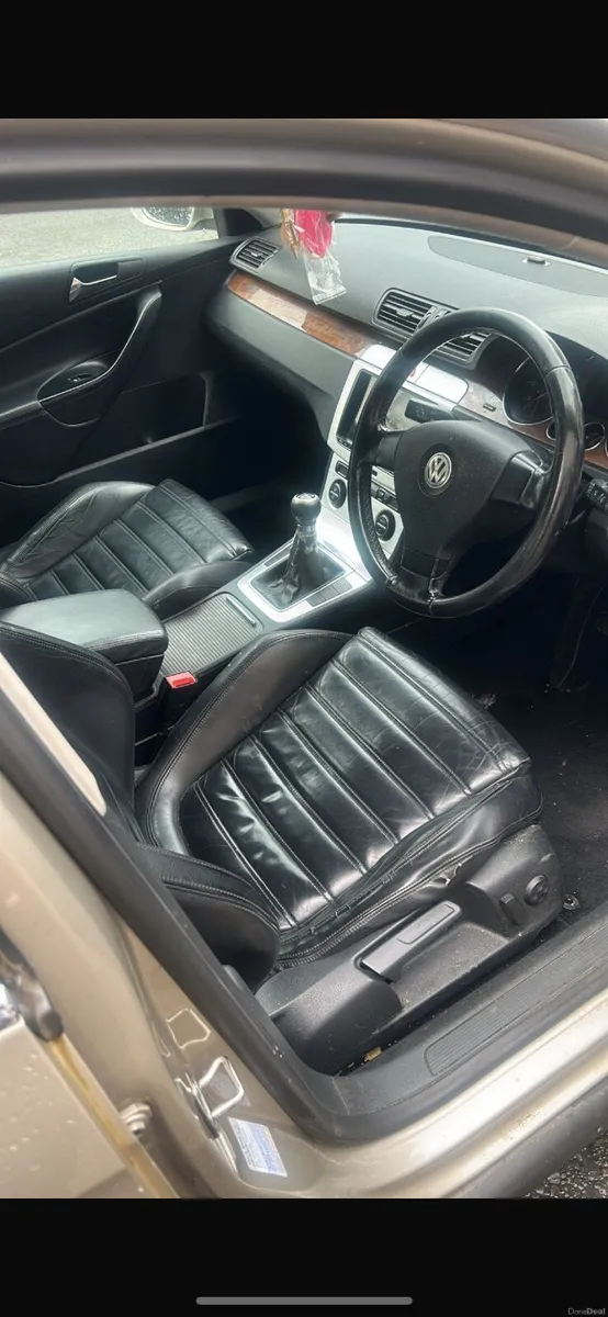 Volkswagen Passat 2008 - Image 2