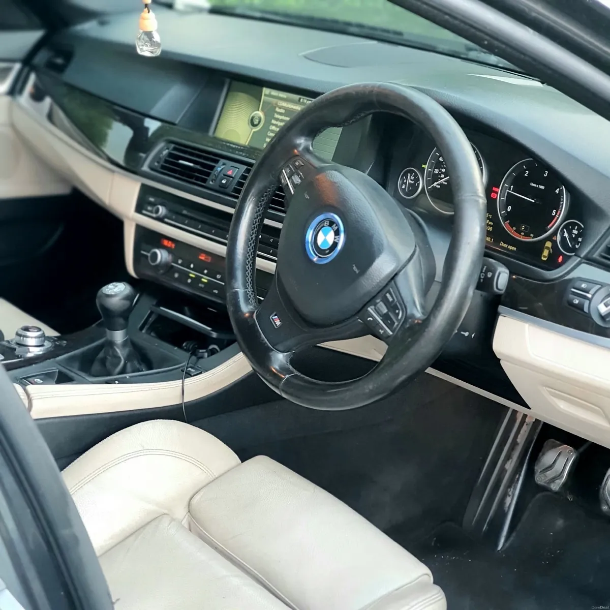 BMW 5-Series 2011 - Image 5