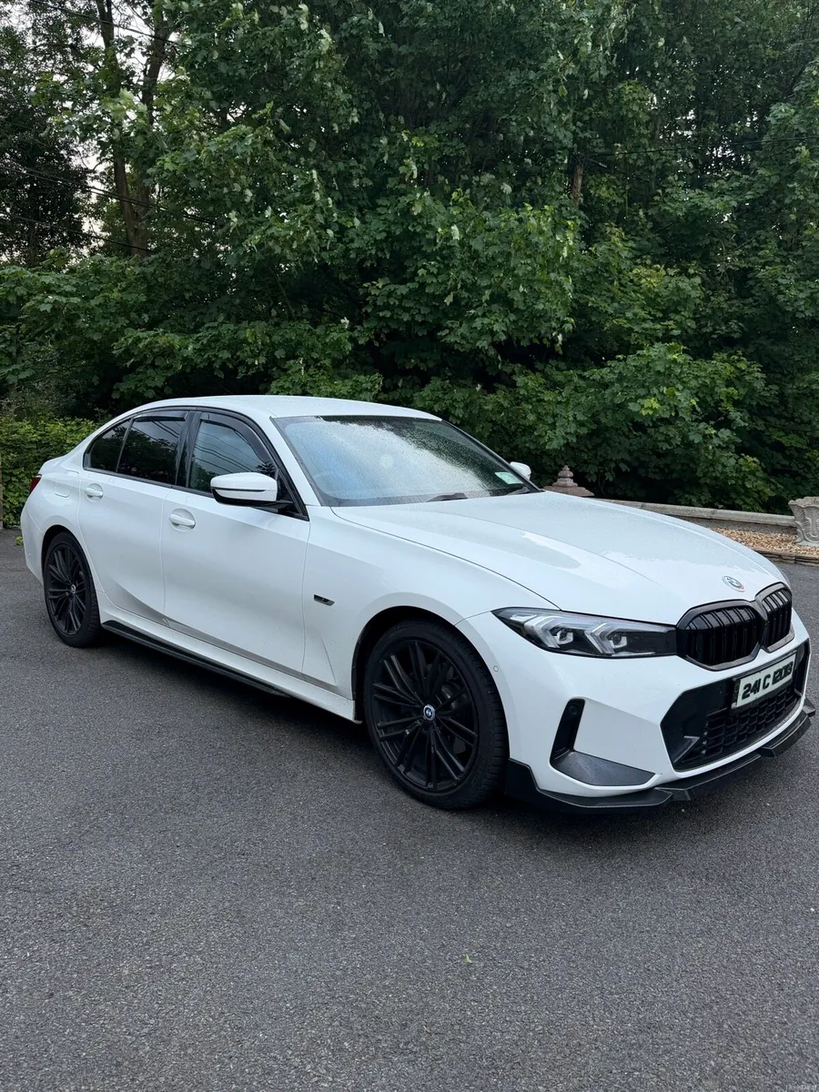 BMW 330E - Image 1