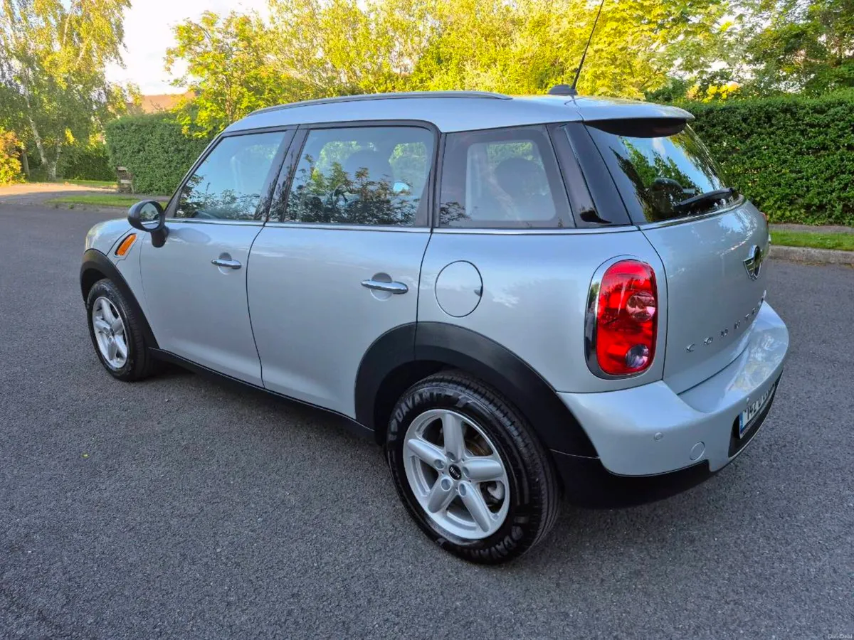 MNI COUNTRYMAN**VERY LOW MILEAGE**LIKE NEW** - Image 3