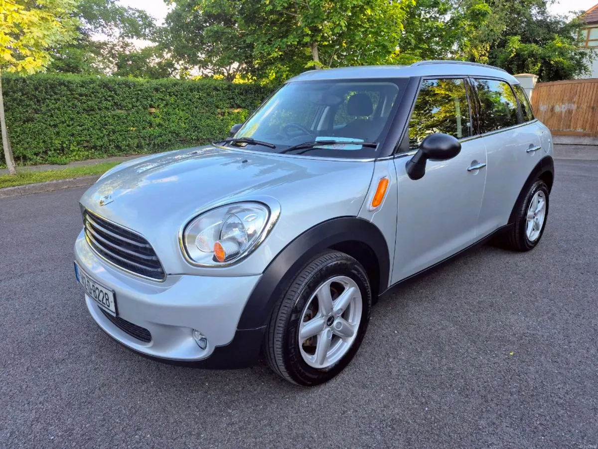 MNI COUNTRYMAN**VERY LOW MILEAGE**LIKE NEW** - Image 1