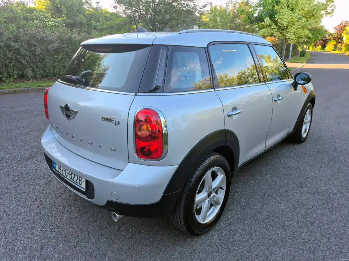 MNI COUNTRYMAN**VERY LOW MILEAGE**LIKE NEW** - Image 4