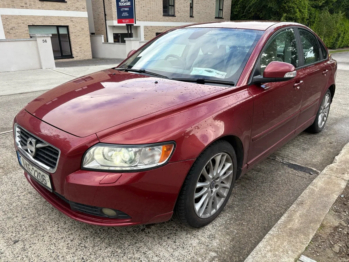 Volvo s40 1.6d lux model full leather taxed - Image 2
