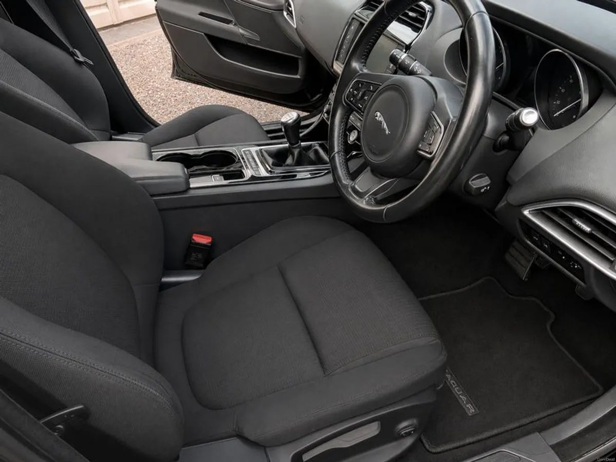 2017 Jaguar XE - Image 4